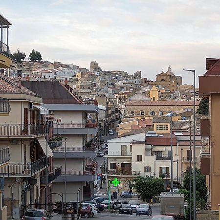 Appartamento "Rina Centro Sicilia" Pietraperzia Luaran gambar