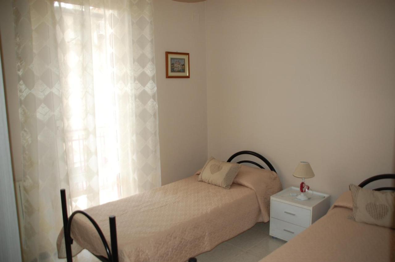 Appartamento "Rina Centro Sicilia" Pietraperzia Luaran gambar