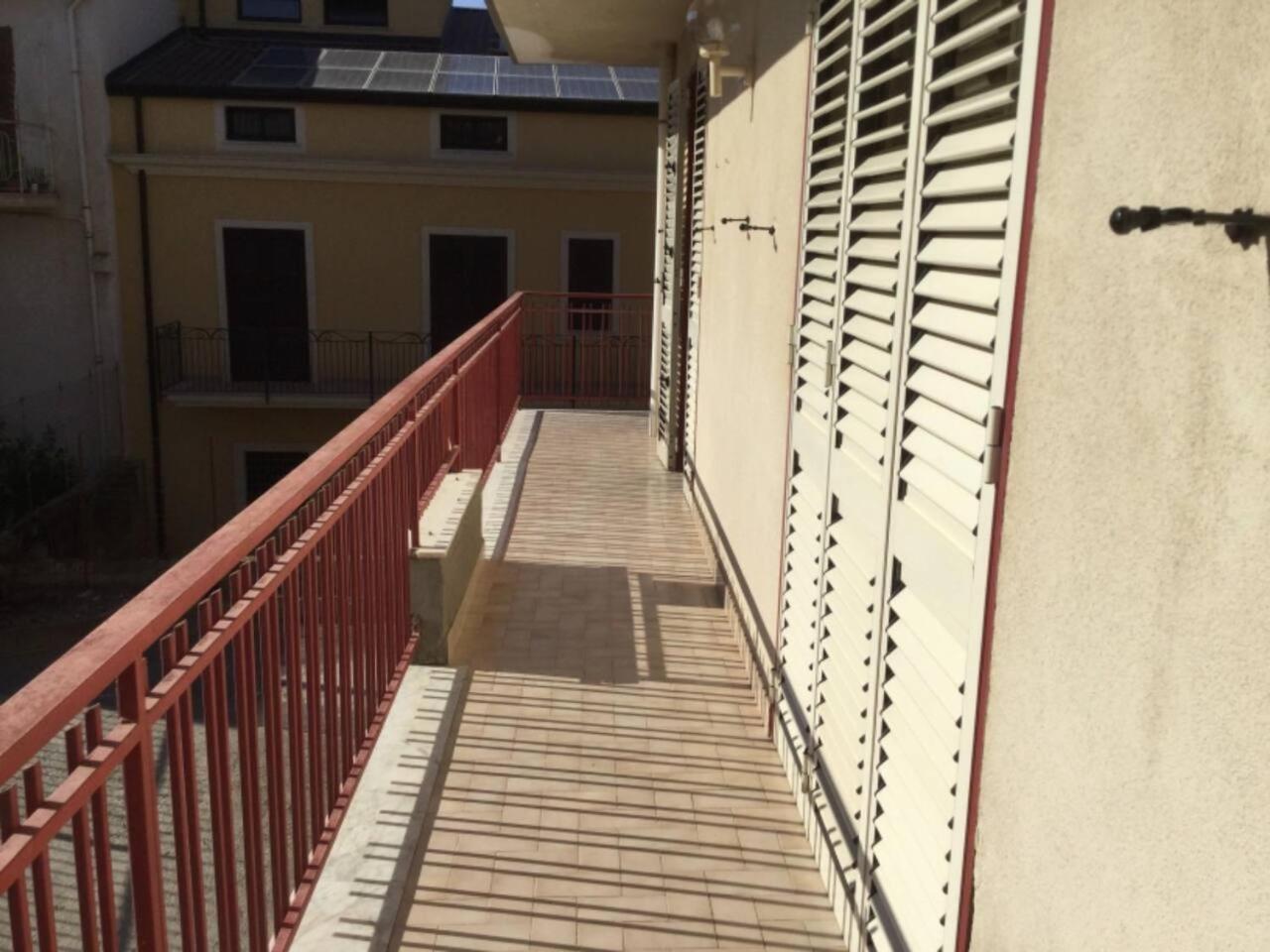 Appartamento "Rina Centro Sicilia" Pietraperzia Luaran gambar